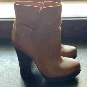 Jessica Simpson heeled boots size 8 brown. Only worn once. Look like new!